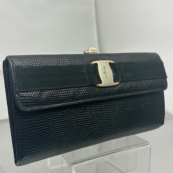 Salvatore Ferragamo kisslock long Wallet Vara